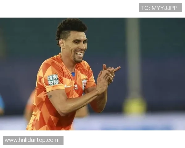 没眉毛的足球明星如何用独特风格征服球场与球迷的心